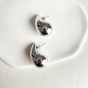 Water drop tear silver earrings NEW